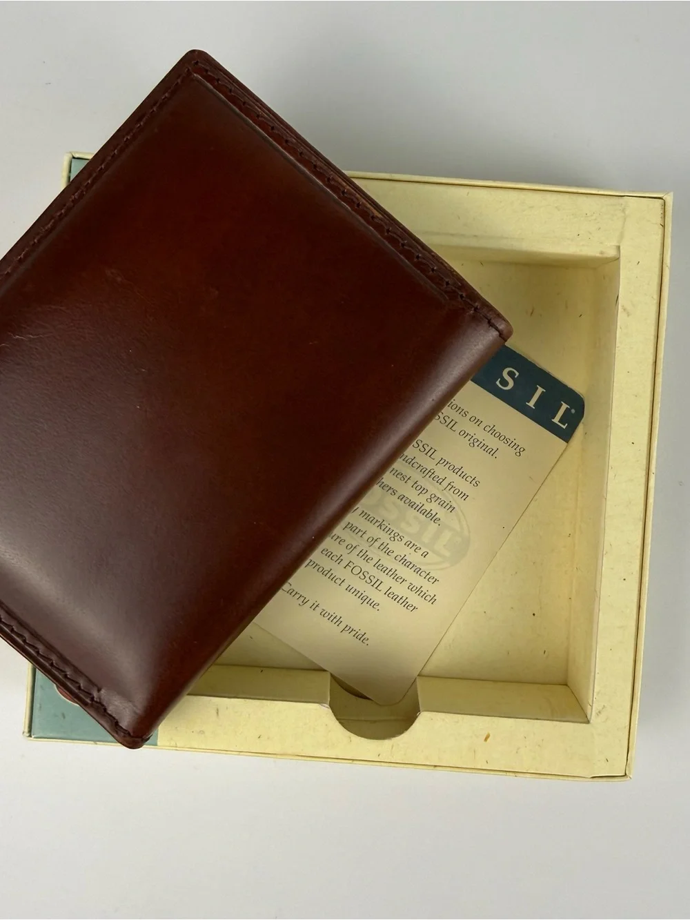 Men’s Fossil Passcase Brown Leather Wallet NEW in Box